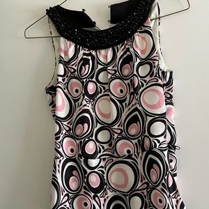Pretty sleeveless embellished geometric pattern. With matching belt